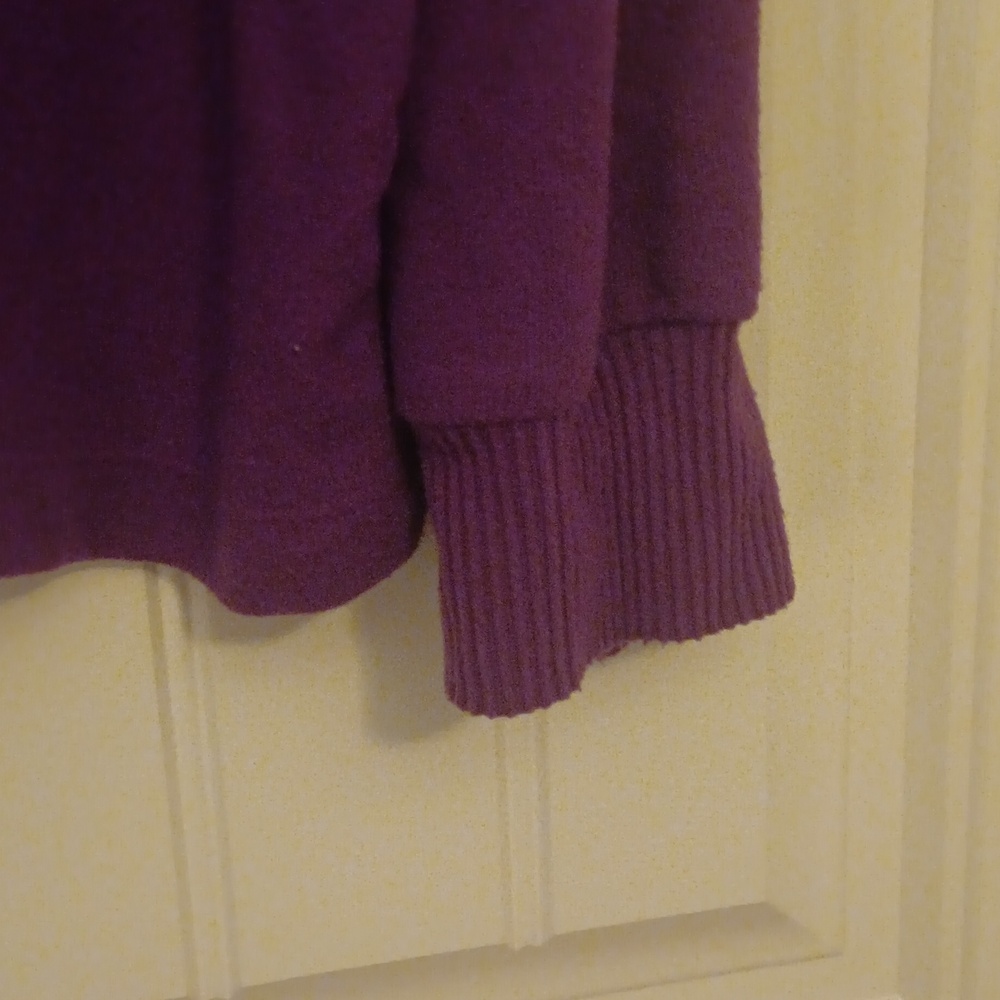 Sweater - Picture 4 of 8